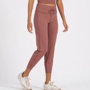 Vuori Daily Jogger in Terracotta - Almost New - Extra Small